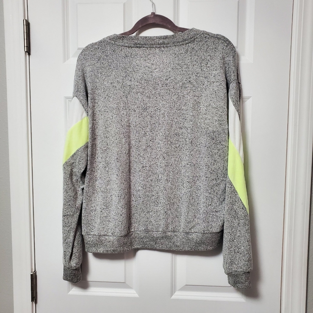 New Long sleeve pullover - Picture 5 of 7